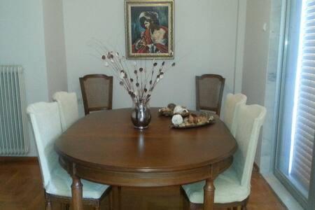 Thea Court Clio & Erato Apartments Palaiontsiflikion Ngoại thất bức ảnh